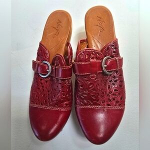 NAYA WOMEN'S RED LEATHER CLOGS